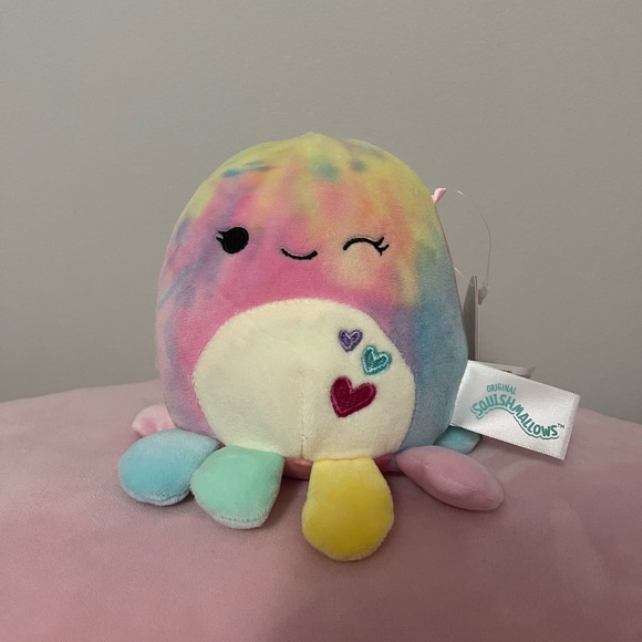 Valentine’s Opal the octopus squishmallow - Picture 1 of 1